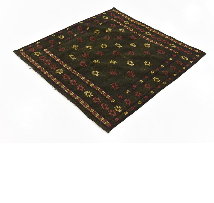 4' 2 x 4' 6 Sumak Square Rug