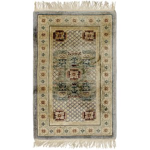 2' 4 x 4' Antique Finish Rug