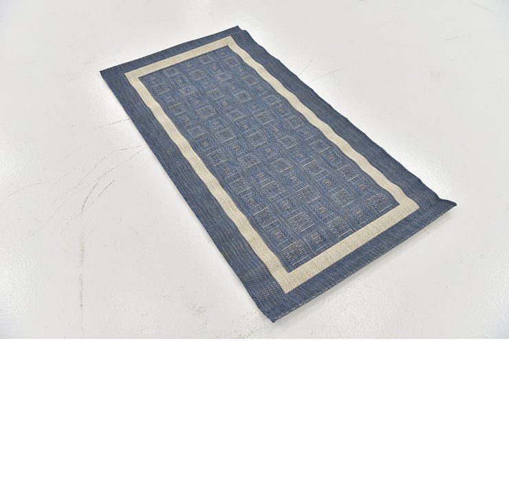2' 7 x 5' Outdoor Border Rug