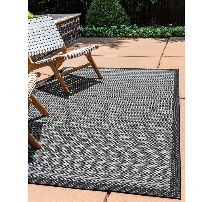 5' 3 x 8' Outdoor Border Rug