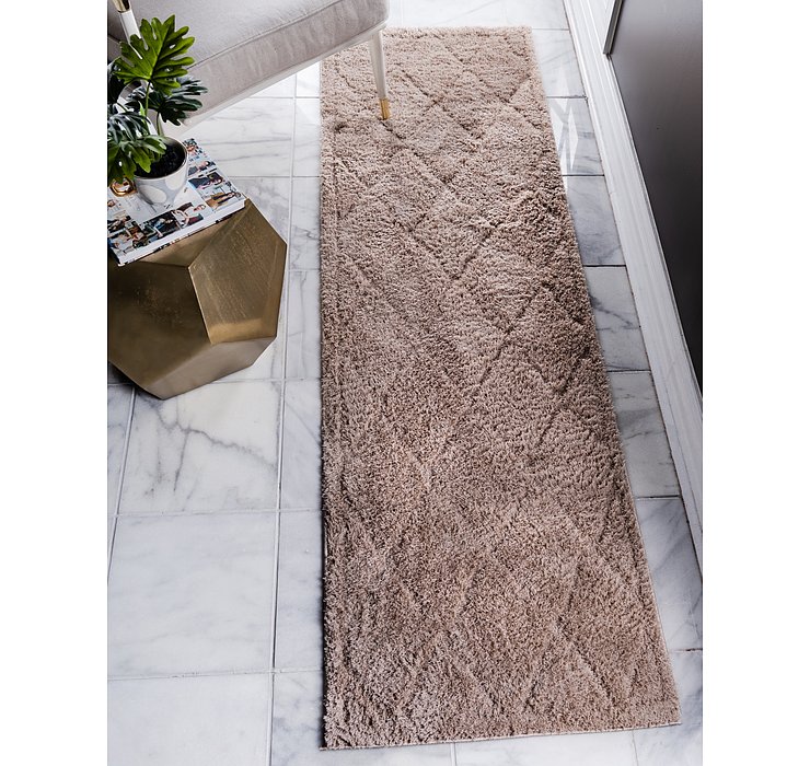 2' 7 x 10' Trellis Shag Runner Rug