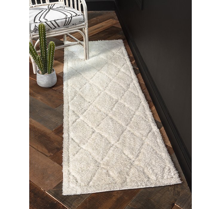 2' 7 x 10' Trellis Shag Runner Rug
