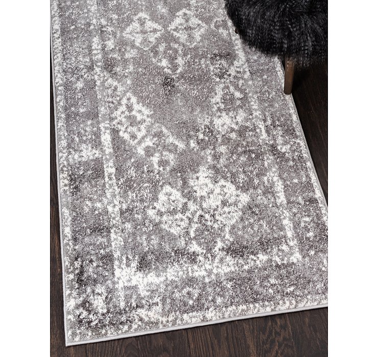 2' 7 x 10' Venice Runner Rug