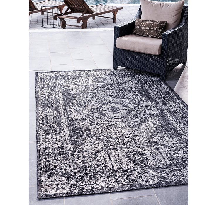 7' x 10' Outdoor Traditional Rug