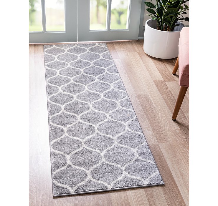 2' x 8' 8 Trellis Frieze Runner Rug