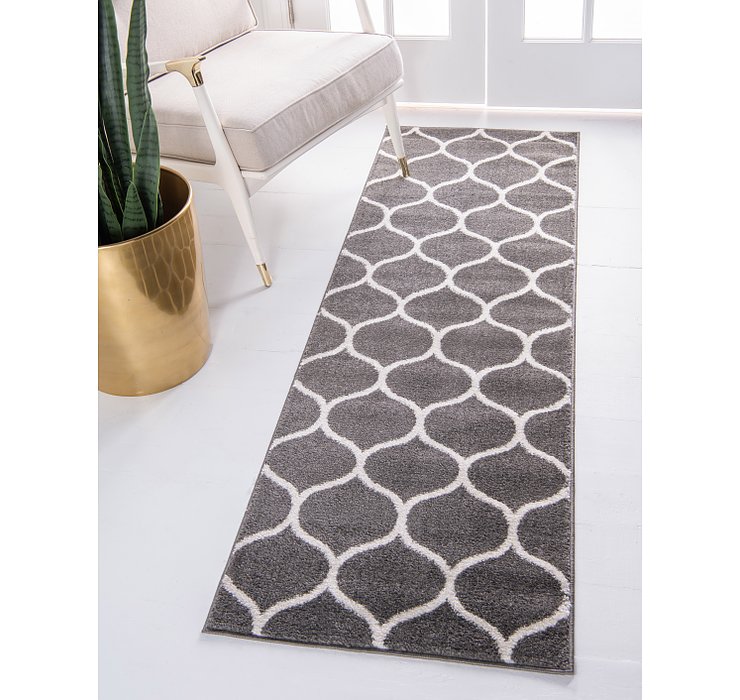 2' x 6' Trellis Frieze Runner Rug