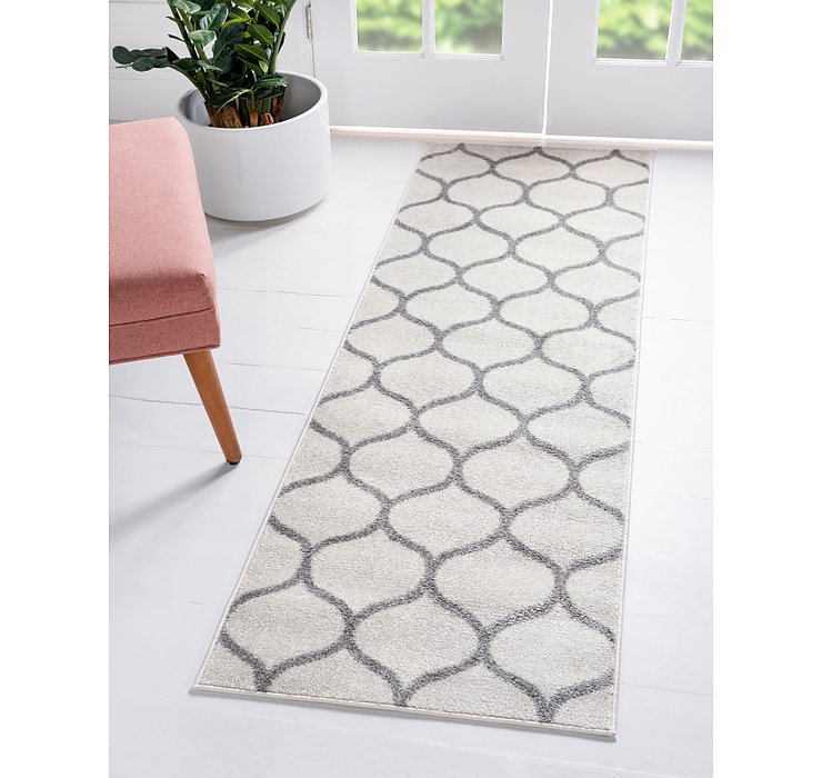 2' x 8' 8 Trellis Frieze Runner Rug