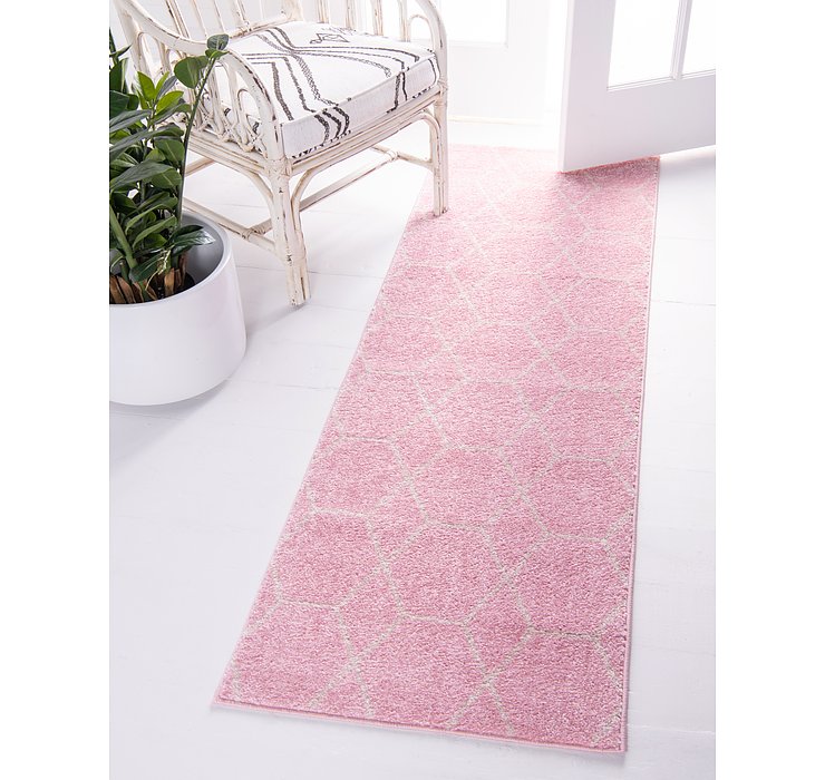 2' x 6' Trellis Frieze Runner Rug